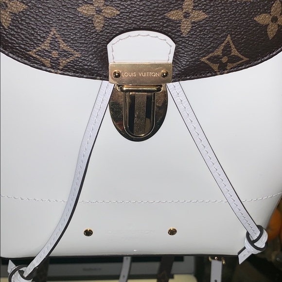 SOLD!!!! Louis Vuitton Hot Springs Snow❄️ - Picture 5 of 8